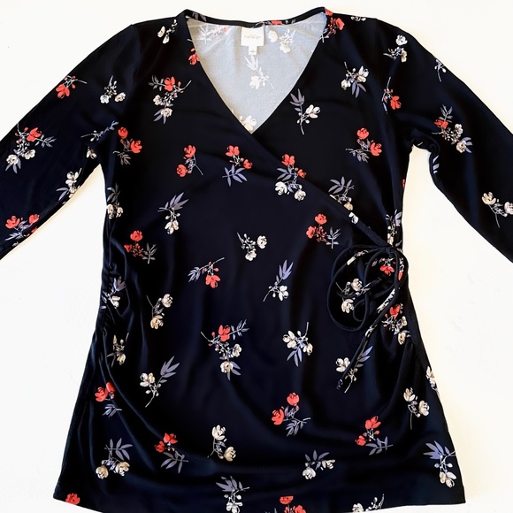 FLORAL MATERNITY / NURSING WRAP BLOUSE - SIZE SMALL - Picture 6 of 7